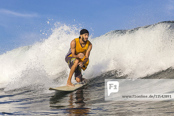 Indonesien  Bali  Surfer