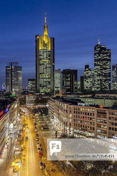 Deutschland  Hessen  Frankfurt  Innenstadtansicht  Commerzbank-Hochhaus mit Hauptwache  Finanzviertel