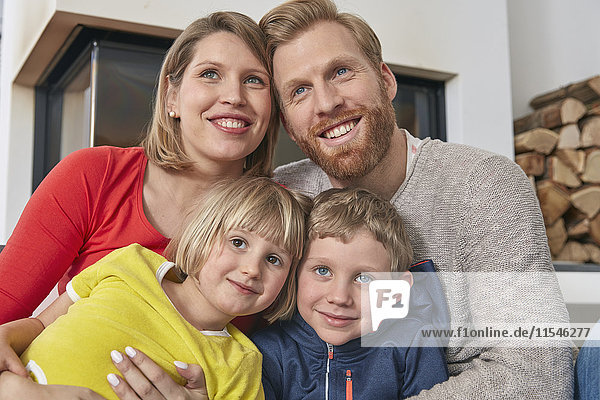 Porträt einer glücklichen Familie