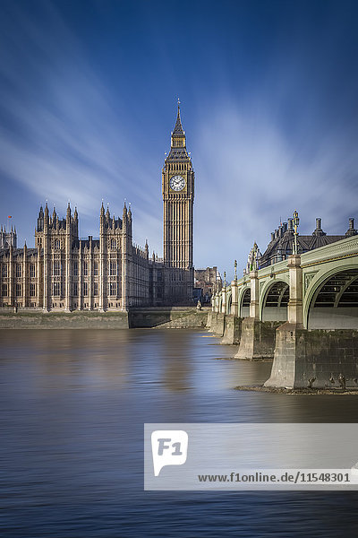 UK  London  Blick auf Big Ben  Westminster Bridge und Palace of Westminster