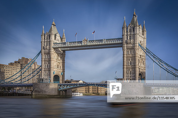 UK  London  Blick auf Tower Bridge und Thames River