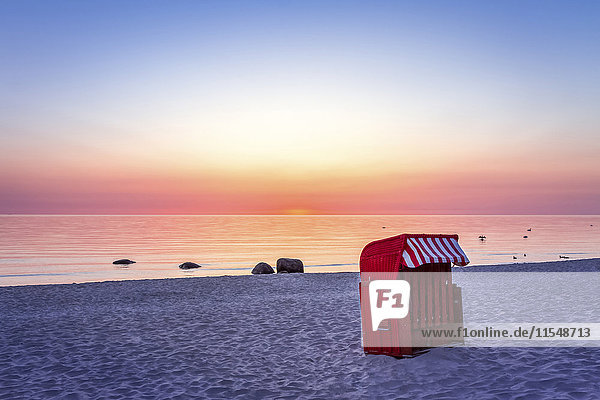 Deutschland  Rügen  Binz  Strand bei Sonnenuntergang