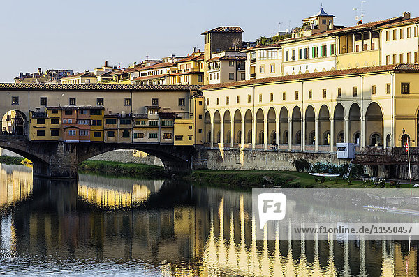 Italien  Toskana  Florenz  Arno und Ponte Vecchio