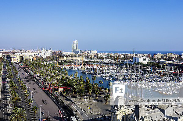 Spanien  Barcelona  Stadtbild von der Kolumbus-Säule aus gesehen mit Marina