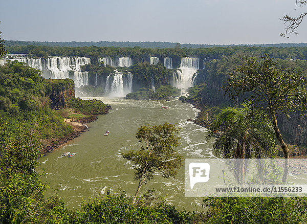 Blick auf die Iguazu-Fälle  UNESCO-Welterbe  Foz do Iguacu  Bundesstaat Parana  Brasilien  Südamerika