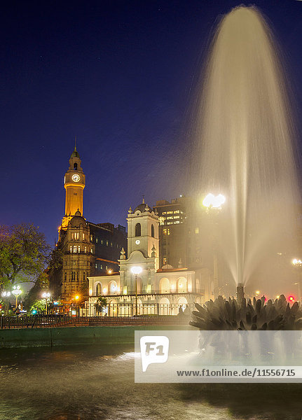 Dämmerungsansicht der Plaza de Mayo  Monserrat  Stadt Buenos Aires  Provinz Buenos Aires  Argentinien  Südamerika