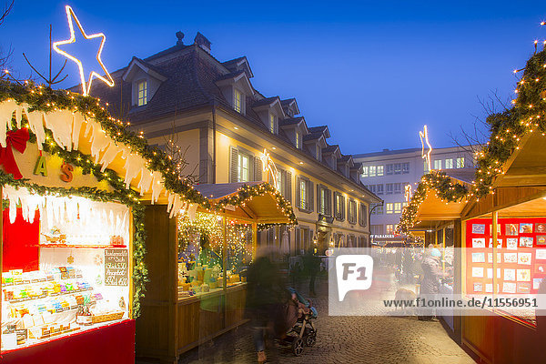 Weihnachtsmarkt in Balliz  Thun  Jungfrau Region  Berner Oberland  Schweizer Alpen  Schweiz  Europa