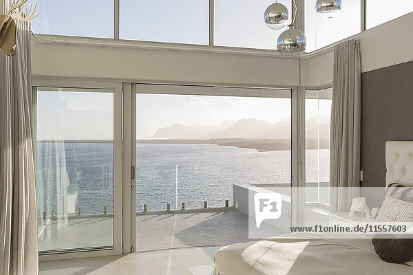 Sonniges  ruhiges  modernes Luxusdomizil - Schlafzimmer mit Meerblick
