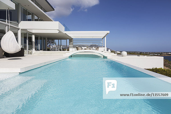 Sonniges  ruhiges  modernes  luxuriöses Haus mit Außenschwimmbad und Terrasse