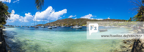 Karibik  St. Vincent und die Grenadinen  Bequia  Bucht von Port Elisabeth mit Segelschiffen