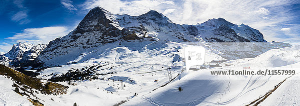 Schweiz  Kanton Bern  Grindelwald  Kleine Scheidegg  Bergstation und Eigernordwand