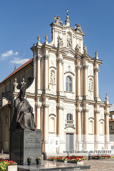 Polen  Warschau  Besucherkirche und Stefan Wyszynski Denkmal