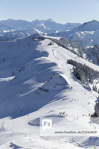 Österreich  Salzburger Land  St. Johann im Pongau  Berglandschaft im Winter von der Bergstation Fulseck aus gesehen