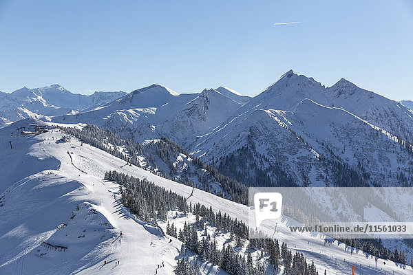 Österreich  Land Salzburg  Bezirk St. Johann im Pongau  Blick von der Bergstation Fulseck auf die Berge im Winter