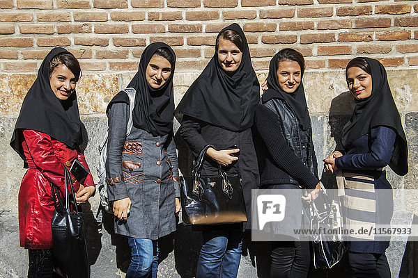 Porträt von fünf jungen Frauen; Ardabil  Iran .