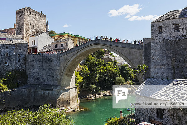 Mostar-Brücke über den Fluss Neretva; Mostar  Bosnien und Herzogowina'.
