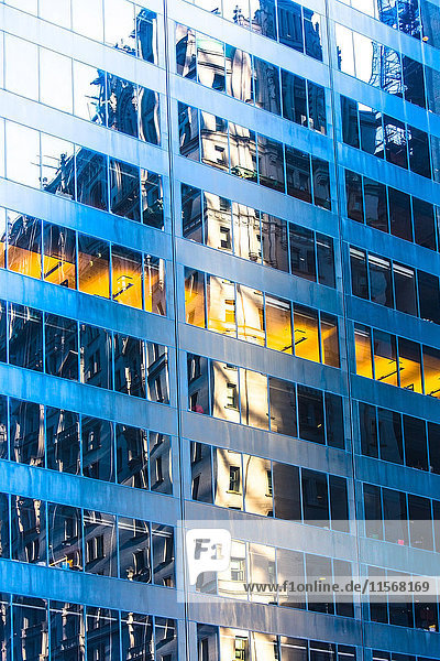 USA  Bundesstaat New York  New York City  Detail der Fassade eines Bürogebäudes