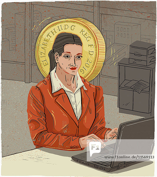 Geschäftsfrau arbeitet am Laptop mit Pfundmünzen-Heiligenschein