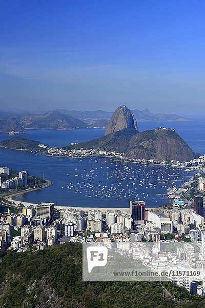 Blick auf die Stadt und Sugar Loaf Mountain  Corcovado  Rio de Janeiro  Brasilien  Südamerika