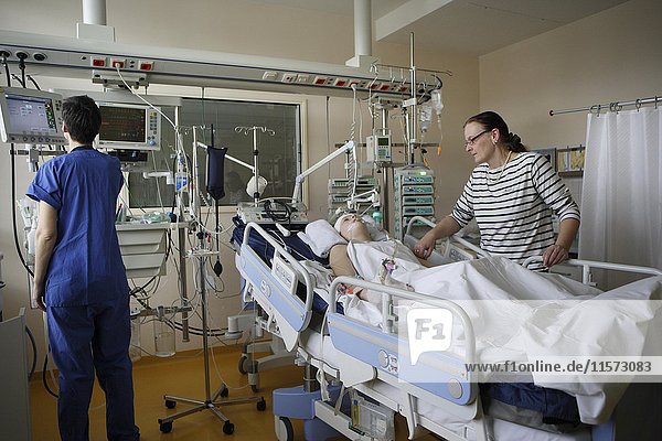 Child in hospital bed with mother in the ICU  Altona Children's Hospital  Hamburg  Germany  Europe
