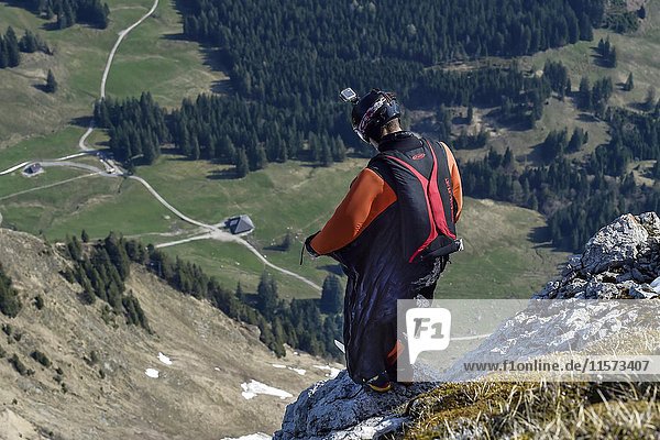 Basejumper mit Wingsuit beim Start  Pilatus  Luzern  Schweiz  Europa