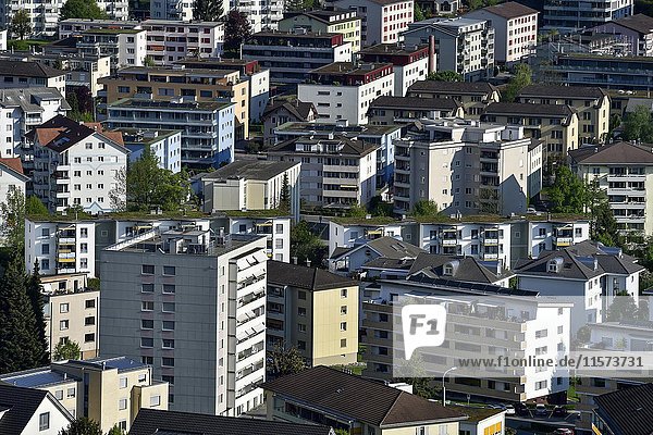 Dichte bebautes Gebiet mit Wolkenkratzern  Überbau  Kriens  Schweiz  Europa
