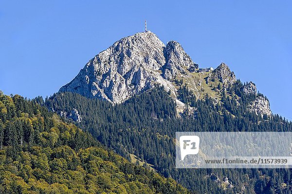 Wendelstein mit Gipfelsender und Bergstation der Wendelstein-Zahnradbahn  Mangfallgebirge  Alpenvorland  Oberbayern  Bayern  Deutschland  Europa