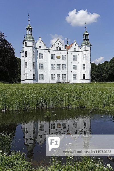 Schloss Ahrensburg  Schleswig-Holstein  Deutschland  Europa