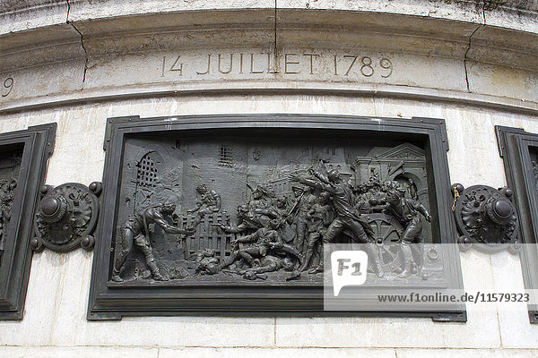 Frankreich  Paris  3. Bezirk  Place de la Republique  Basrelief aus Bronze von Leopold Morice : 14. Juli 1789  Sturm auf die Bastille.