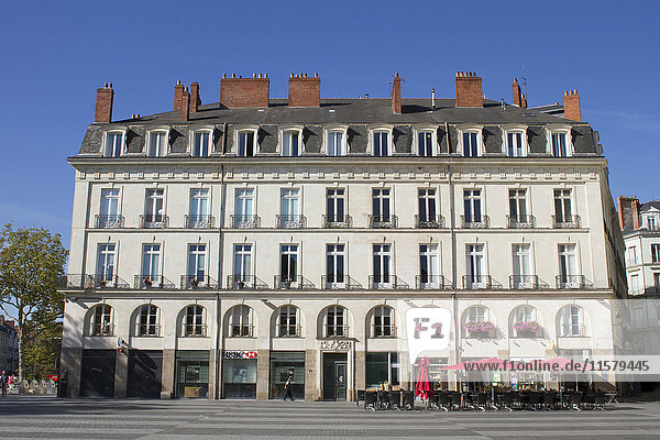 Frankreich  Nordwestfrankreich  Nantes  Gebäude auf einem Platz