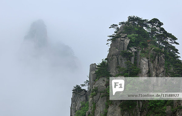 Aussicht vom Aussichtspunkt Von Anfang an glauben   Huangshan-Gebirge  Provinz Anhui  China