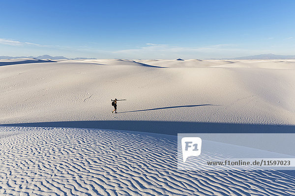 USA  New Mexico  Chihuahua Desert  White Sands National Monument  photographer on dune