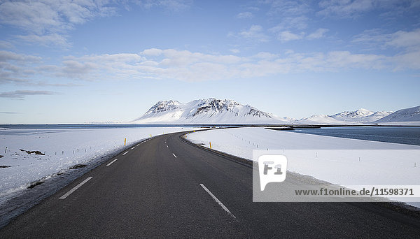 Island  leere Landstraße