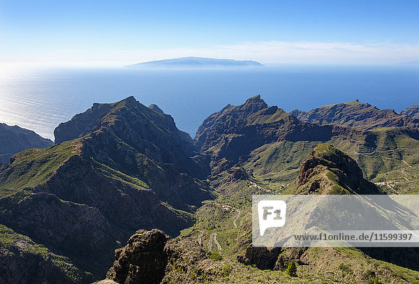 Spanien  Kanarische Inseln  Teneriffa  Teno-Gebirge  Masca und Barranco de Masca vom Pico Verde aus gesehen.