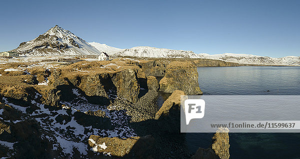 Island  Panoramablick auf die Klippen von Arnarstapi