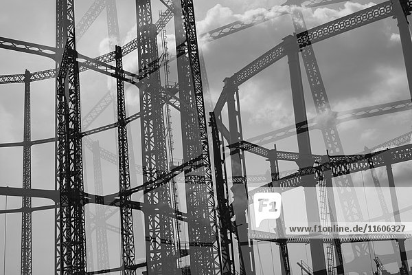 Mehrschichtiges Bild von Hackney Gasometer  London  England  UK