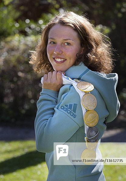 Laura Dahlmeier  deutsche Biathletin  mit fünf Weltcup-Goldmedaillen und einer Silbermedaille  Weltcup der Saison 2016/17  Landkreis Garmisch-Partenkirchen  Bayern  Deutschland  Europa