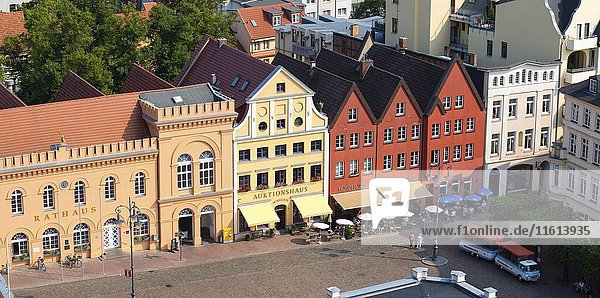Blick auf den Altmarkt mit Rathaus  Schwerin  Mecklenburg-Vorpommern  Deutschland  Europa