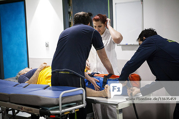 Reportage on a mountain rescue doctor working in both the Carroz and de Flaine ski resorts in Haute-Savoie  France. He treats skiers and snowboarders who have been injured on the slopes. Two paramedics and a nurse take care of a patient with a displaced fracture of the tibia and fibula.