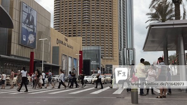 Belebte Straßenszene  Dubai  UAE