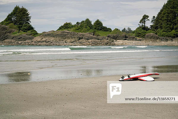 Surfbretter an der Küste  Pacific Rim National Park  Vancouver Island  Kanada