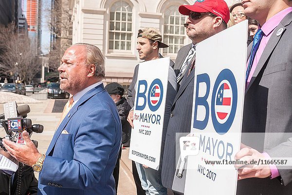 Former NYPD detective and now private investigator Bo Dietl announces his run for mayor of New York on the steps of NY City Hall on Tuesday  March 21  2017. Dietl is running as an independent with his campaign addressing the issues of crime and homelessness. During the announcement Dietl railed against Mayor Bill De Blasio  whom he unaffectionately calls 'Big Bird'  and the mayor's campaign fundraising. (© Richard B. Levine).