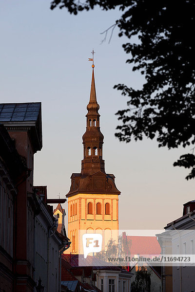 Kirchturm mit Blick auf die Stadt