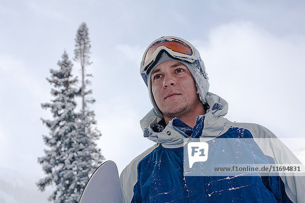 Snowboarder