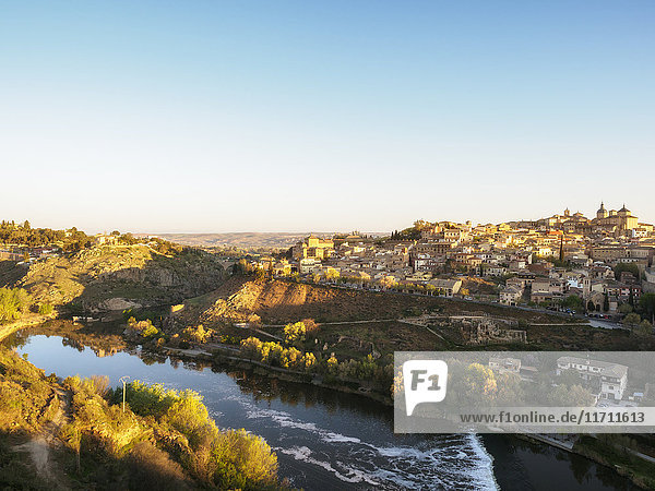 Spanien  Toledo  Stadtbild bei Sonnenaufgang