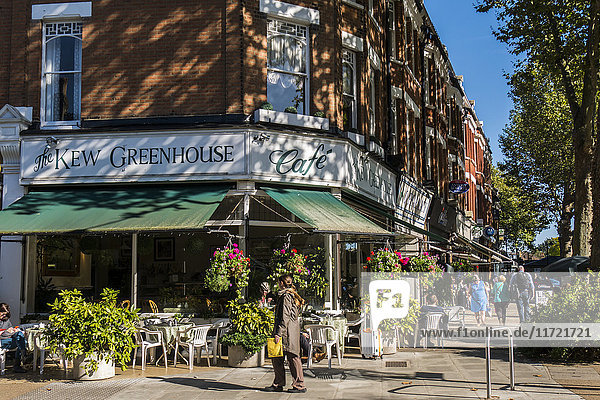 Kew-Café-Szene; London  England'.
