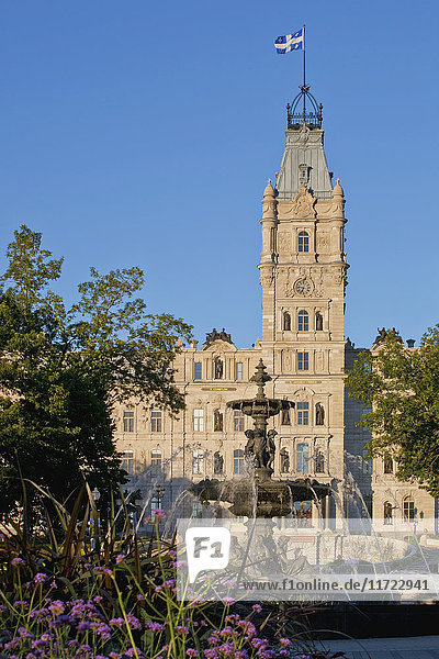 Quebec Parlamentsgebäude und Tourny-Brunnen; Quebec  Quebec City  Kanada'.