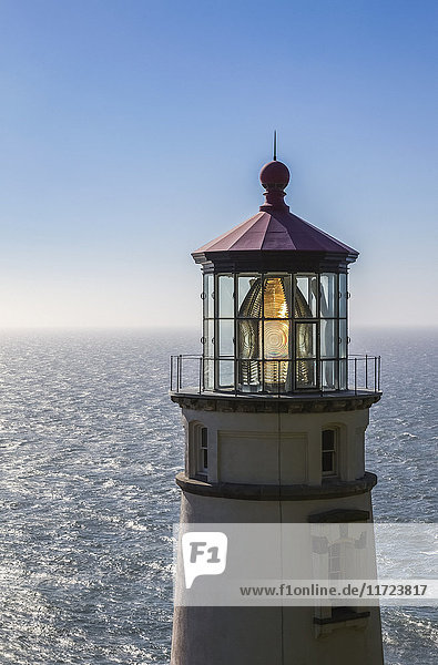 Heceta Head Light ist ein Leuchtturm an der Küste von Oregon; Oregon  Vereinigte Staaten von Amerika'.