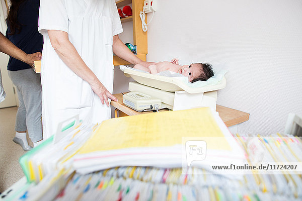 Baby (0-1 months) being examined by doctor