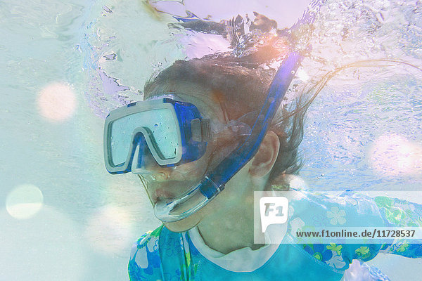Close up Mädchen Schnorcheln unter Wasser
